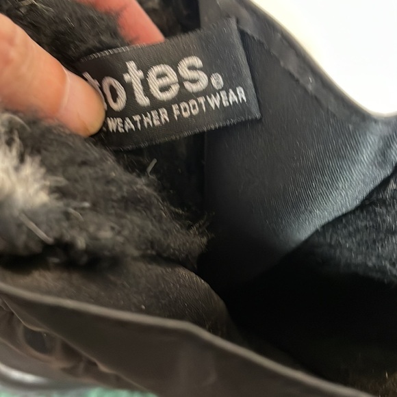 Totes women 8M snow boots black and grey fur - Picture 6 of 8